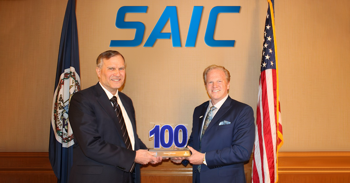 Vincent DiFronzo receiving his 2024 Wash100 award